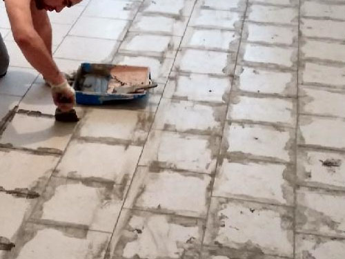Укладка плитки на пол в ванной своими руками