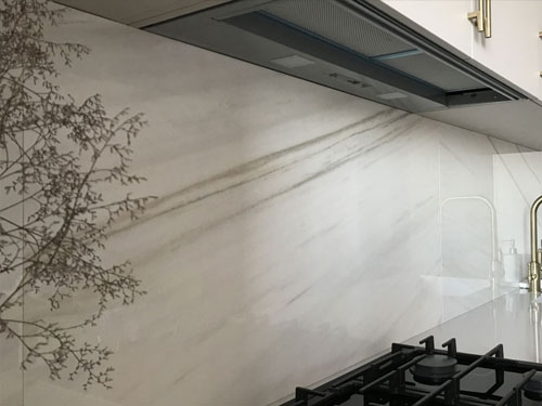 Фартук из керамогранита: практичность и элегантность в интерьере кухни